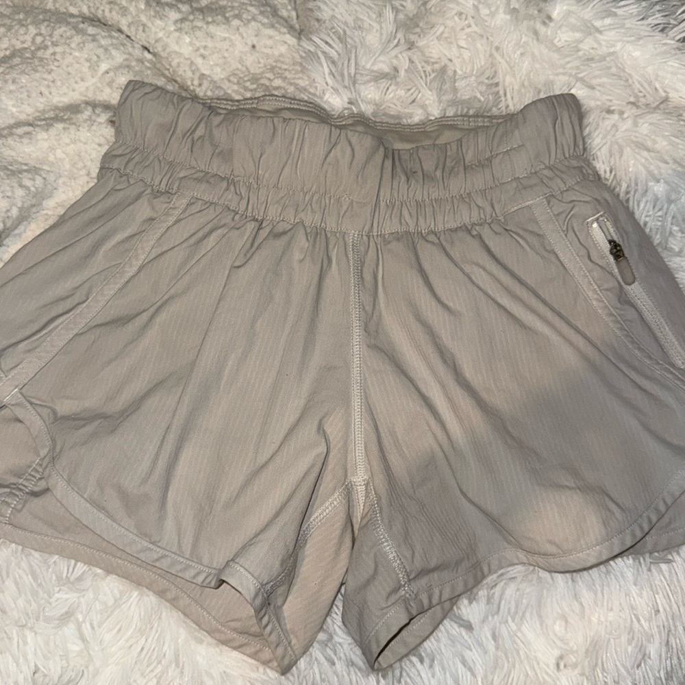 Lulu lemon White Runnjng shorts with zipper